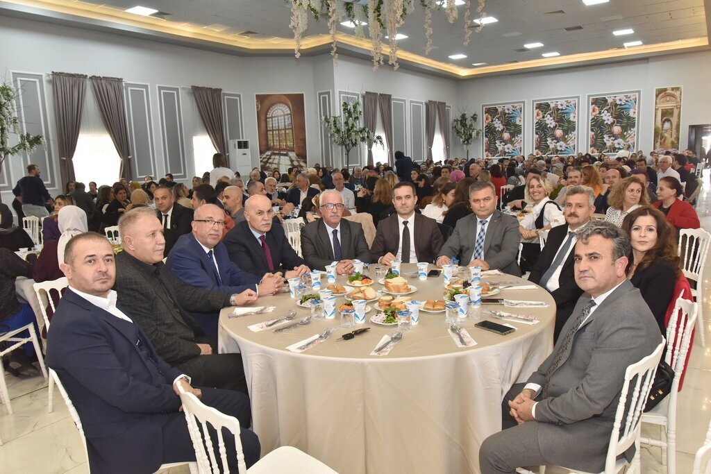 Tekkekoy Belediyesinden ogretmenler icin coskulu kutlama