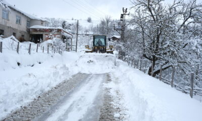 Tekkeköy’de karla mücadele hız kesmiyor