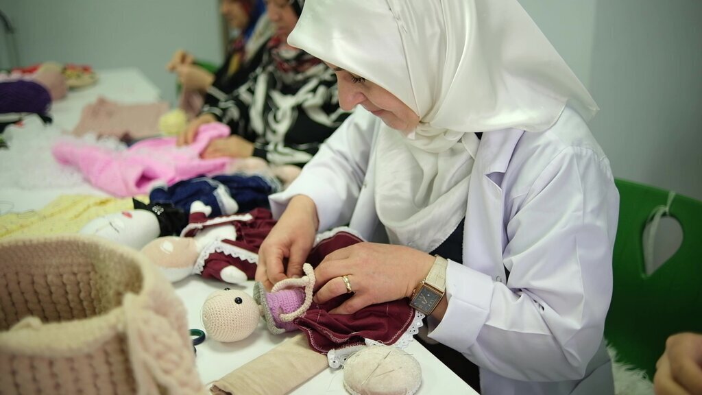 Tekkekoyden Gazzeli cocuklar icin oyuncak bebek