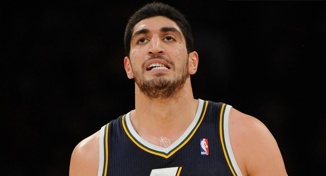 FETÖ’cü Enes Kanter tribünleri çileden çıkarttı!