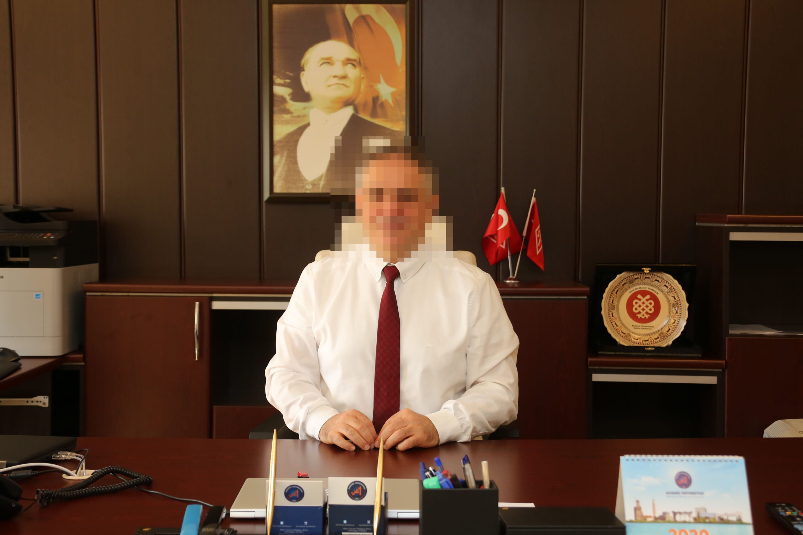 Üniversite hastanesinde profesöre 'gizli kamera' soruşturmas.