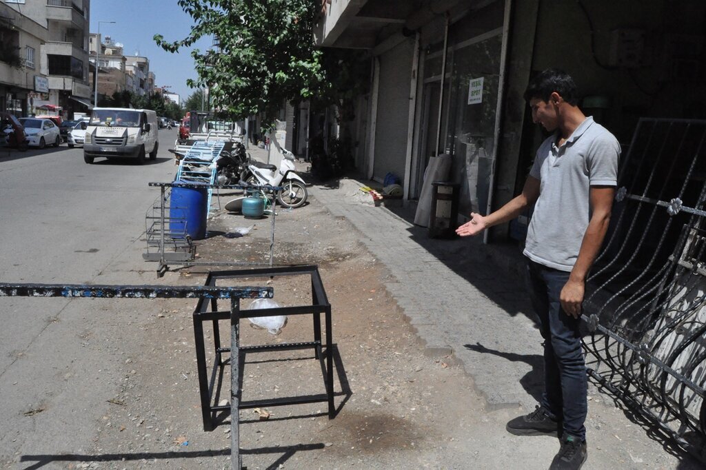 Vatandaslar bozuk kaldirimlardan sikayetci 1