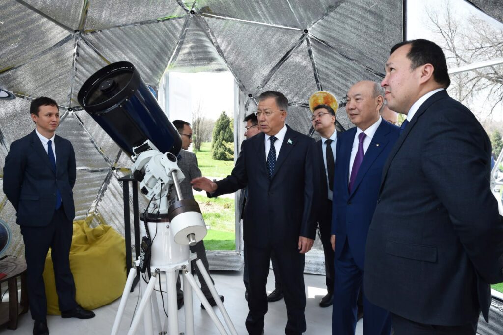 El Farabi Üniversitesi her zaman Kazak toplumunda yüksek bir konuma sahiptir.