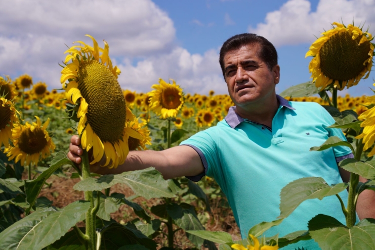 Aydın Aydın klibinde çiçekleri oynattı