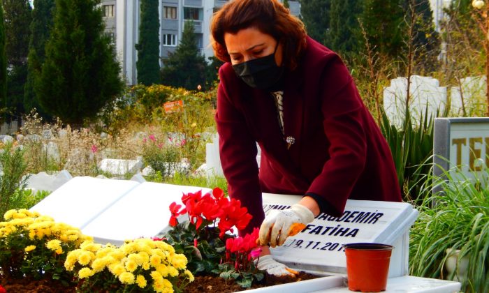 Samsun’da 6 yıl önce görevi başında öldürülen doktor Aynur Dağdemir mezarı başında anıldı
