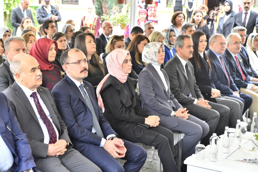 Bakanlar Özer ve Muş, Samsun Olgunlaşma Enstitüsü ve Sanat Merkezi’nin açılışına katıldı