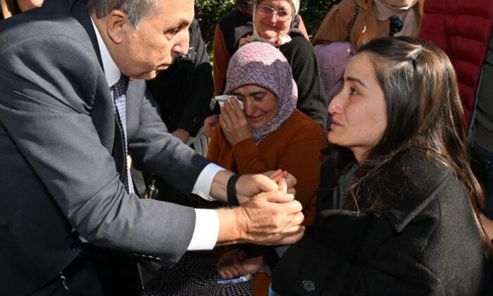 Muğla Büyükşehir Belediye Başkan adayı Aydın Ayaydın, yaralı askerin ailesine ziyaret