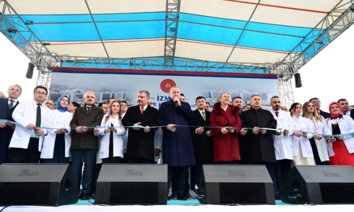 Uraloğlu’ndan İzmir’e Hızlı Tren Müjdesi; “İzmir’i AK Parti Belediyeciliğiyle tanıştıracağız”