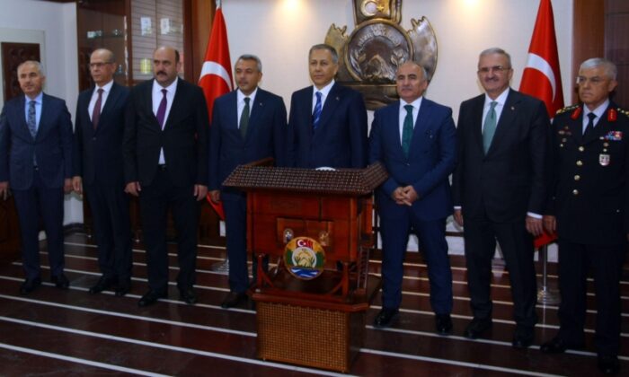 İçişleri Bakanı Yerlikaya Rize AFAD Müdürlüğündeki Güvenlik Toplantısına katıldı