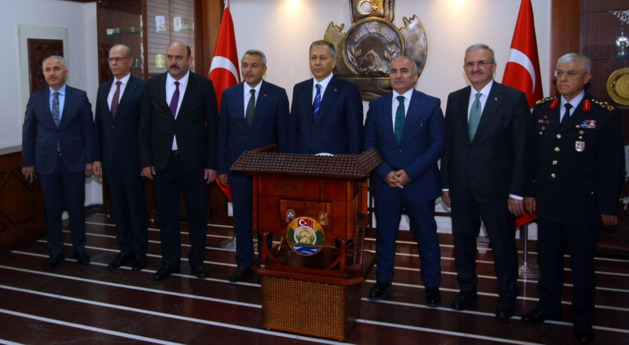 İçişleri Bakanı Yerlikaya Rize AFAD Müdürlüğündeki Güvenlik Toplantısına katıldı