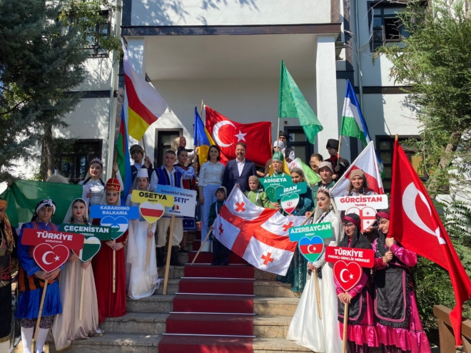 Beypazarı’nda büyük coşku; ülkelerin halk dansları bir arada