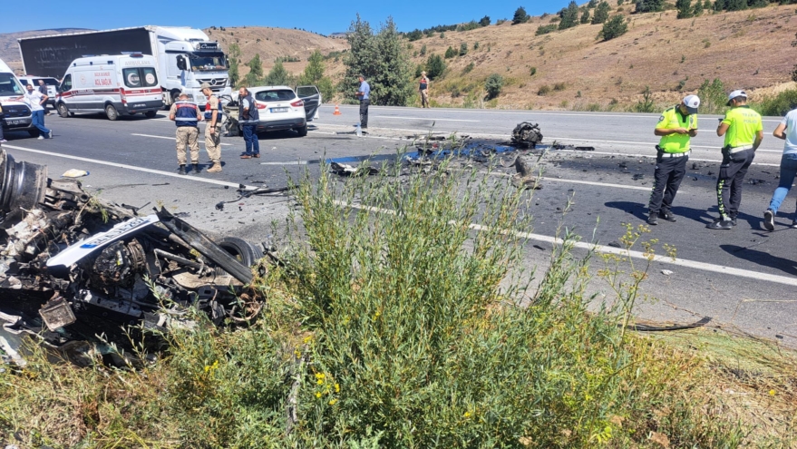 Erzincan Refahiye karayolunda korkunç kaza; 3 ölü, 4 yaralı