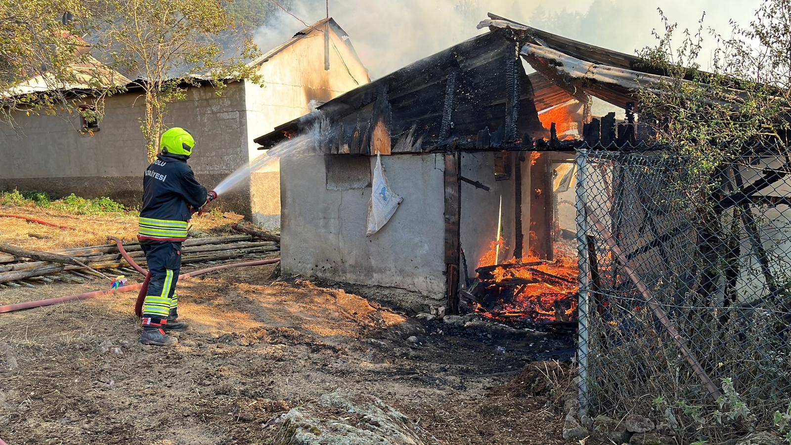 YAYLADAKI 12 YAPININ ZARAR GORDUGU YANGI 898938 267085