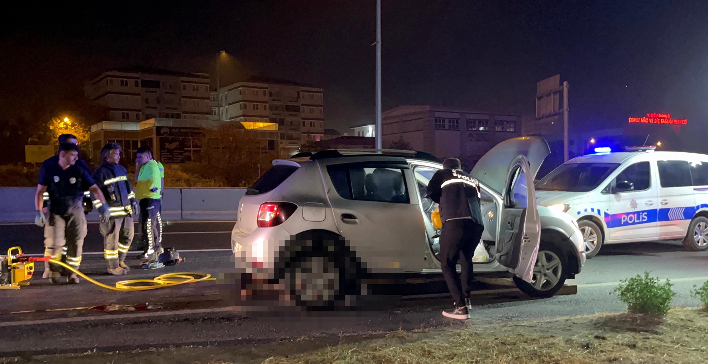 YOL ORTASINA OTURURKEN OTOMOBIL CARPTI 889144 264144