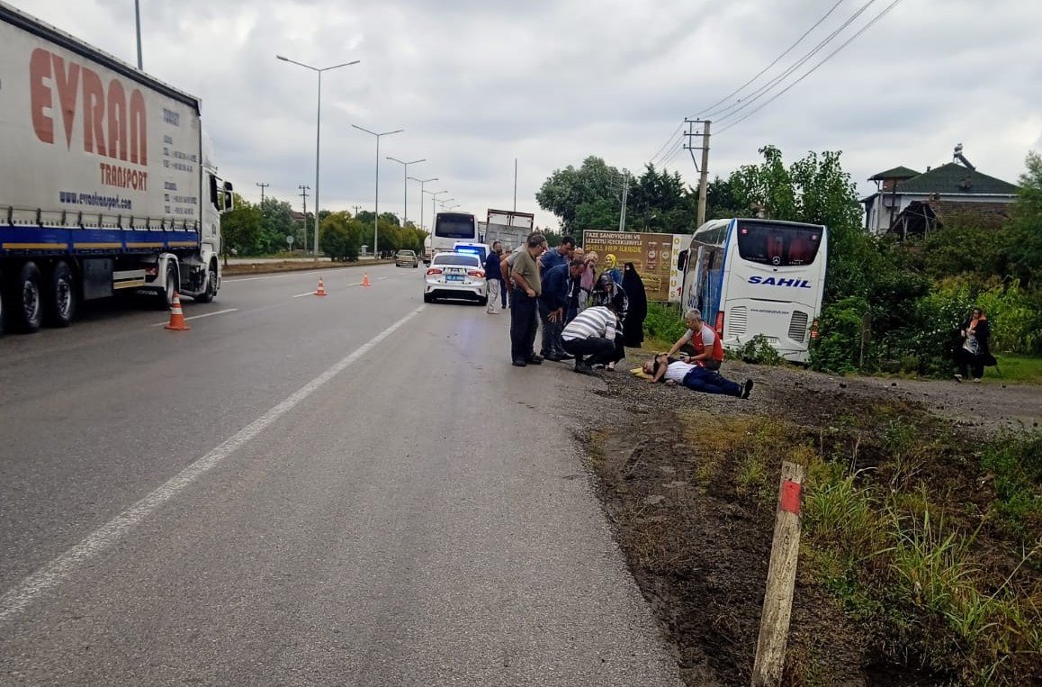 YOLCU OTOBUSU KAMYONETE BRANDA CEKENLERE 880451 261536