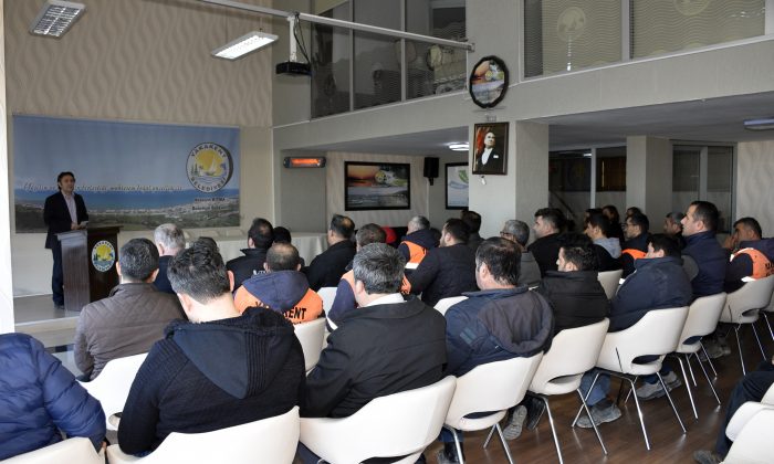 Yakakent Belediyesi’nde personel bilgilendirme toplantısı düzenlendi