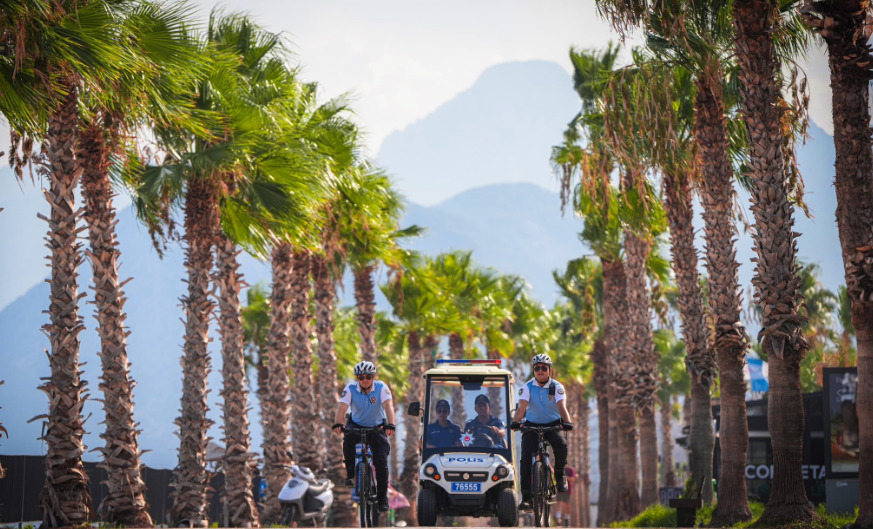 Plajlar ve parklarda güvenlik için Turizm Polisi pedal çeviriyor