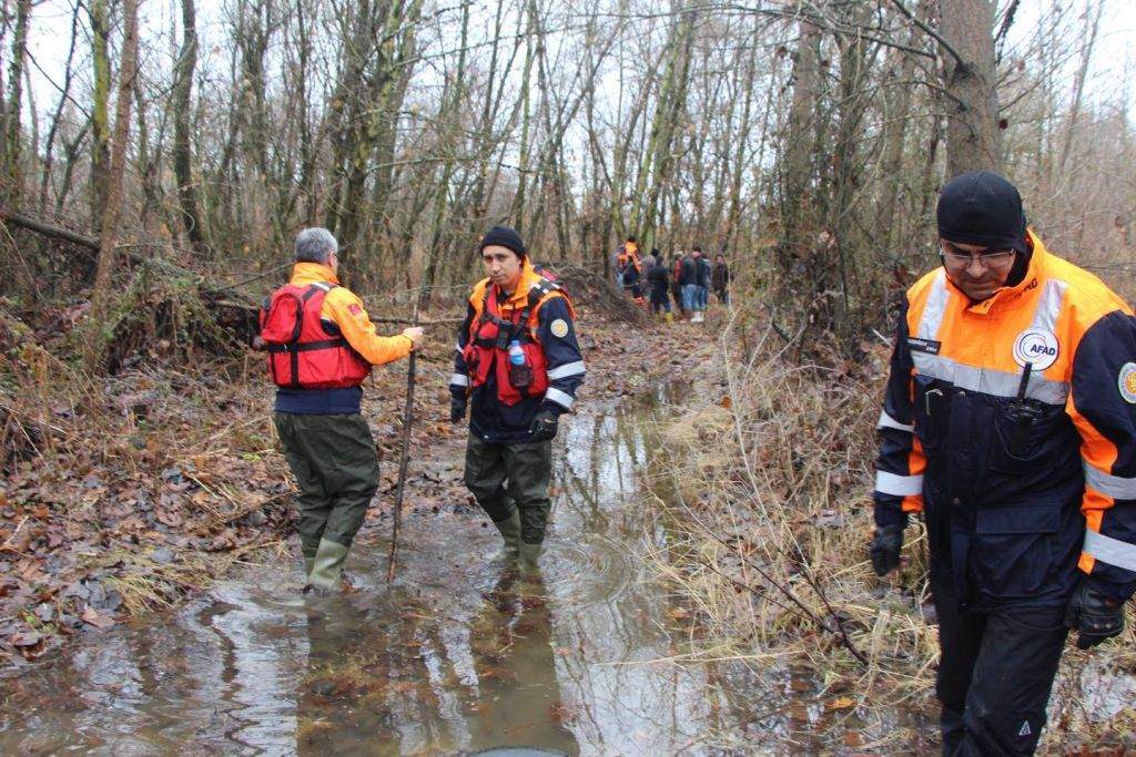 Vezirköprü ilçesinde kaybolan Ecrin Kurnaz’ı arama çalışmaları devam ediyor