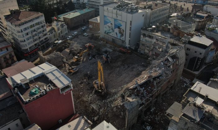 Anakent İş Merkezi’nde yıkım tamamlanıyor