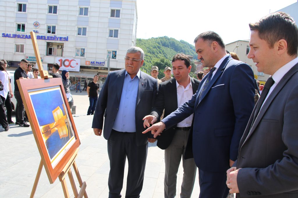 Başkan Akgül Atatürk resim sergisini açtı