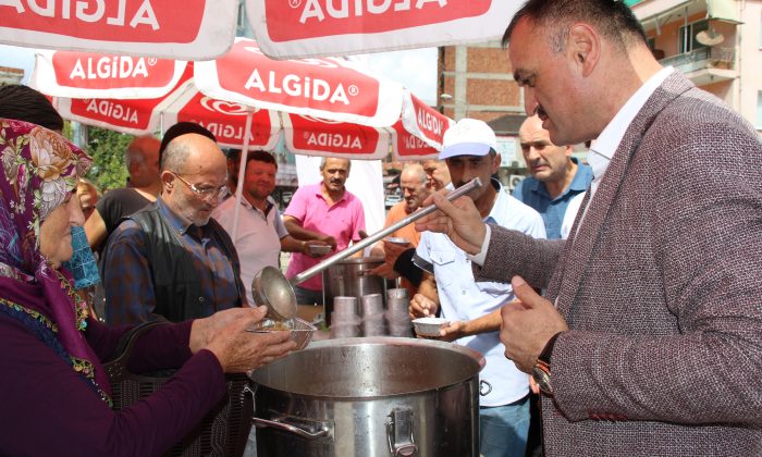 Salıpazarı Belediye Başkanı Halil Akgül Aşure etkinliğine katıldı