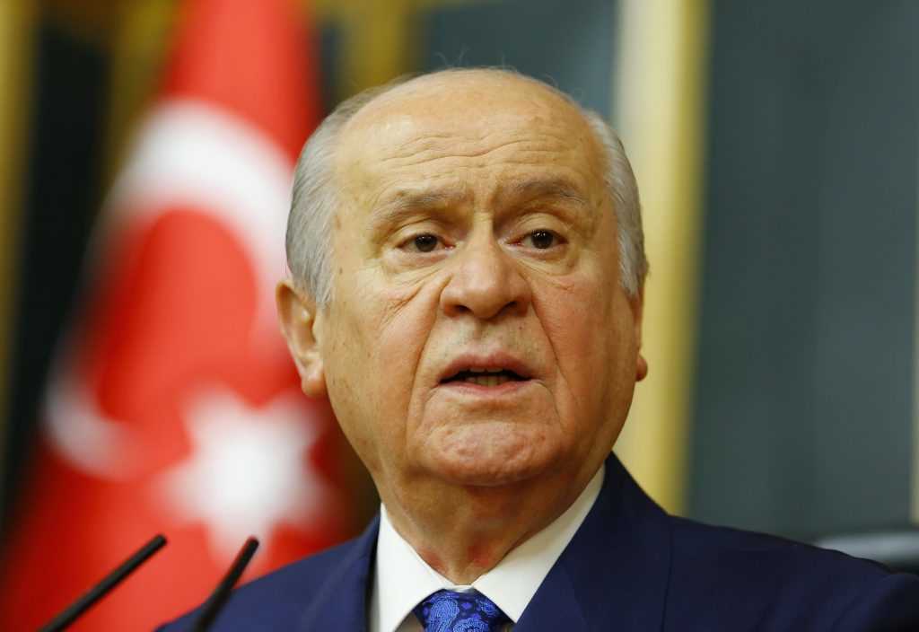 DEM Parti’li vekillerle tokalaşan Bahçeli: Dünyada barış isterken kendi ülkemizde barışı sağlamak lazım