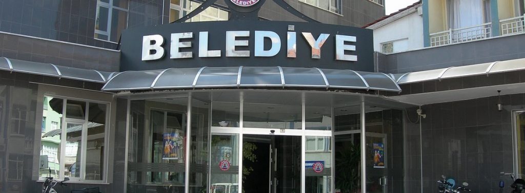 Batık ve bitik belediyelerin yeni başkanları başarmak için mücadele ediyor