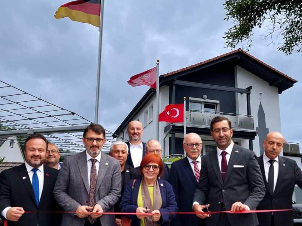 Alpirsbach DİTİB Fatih Camii, dualarla ibadete açıldı