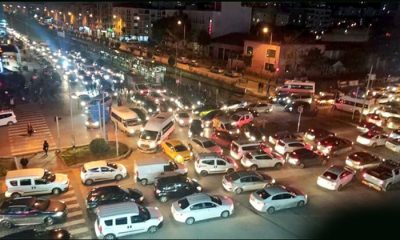 Samsun’da gece sokağa çıkma yasağına duyan vatandaşlar sokaklara Akın etti trafik kitlendi