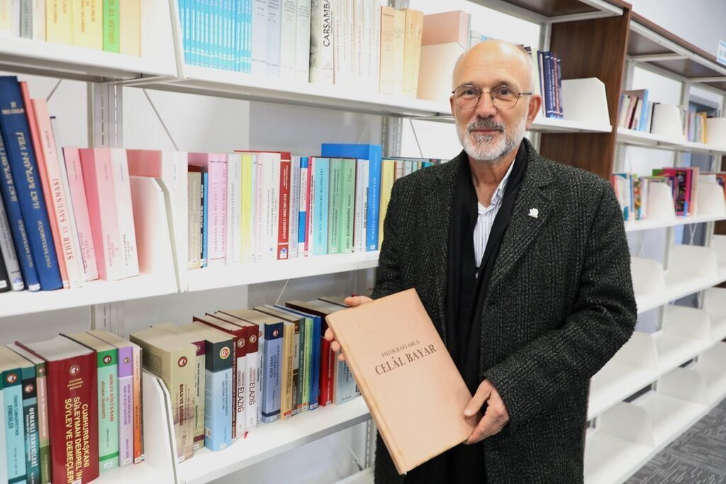 emekli ogretmen ktuphaneye