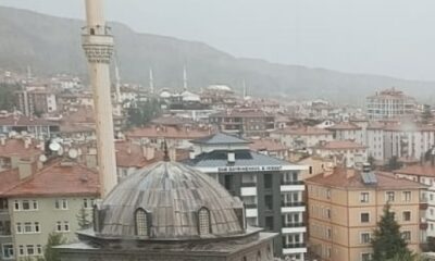 Çankırı’da kuvvetli rüzgar: Cami minaresi devrildi