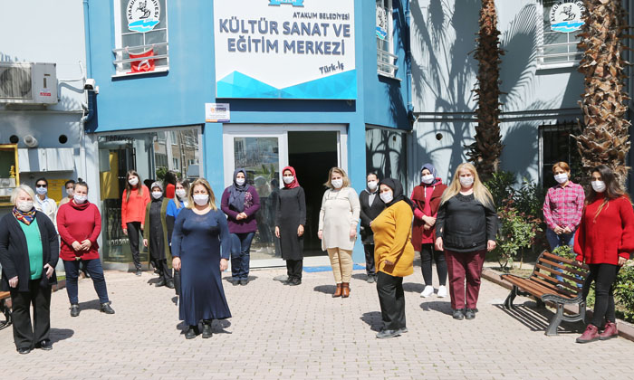 Atakum Belediyesi maske  üretip ücretsiz dağıtıyor