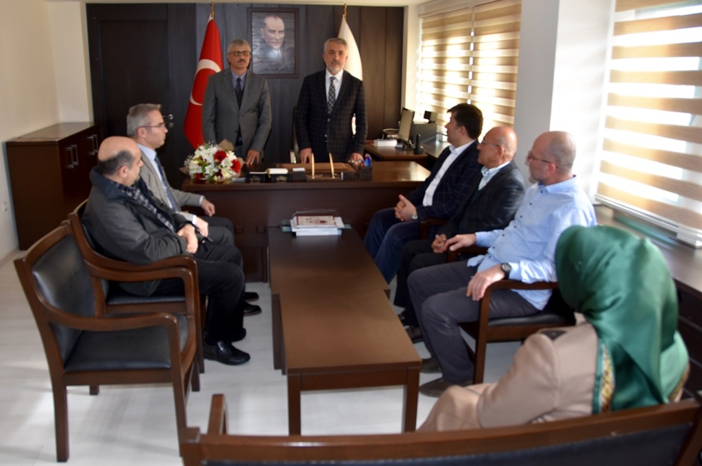 İlahiyat Fakültesinin Yeni Dekanı Prof. Dr. Metin Yılmaz Törenle Görevine Başladı