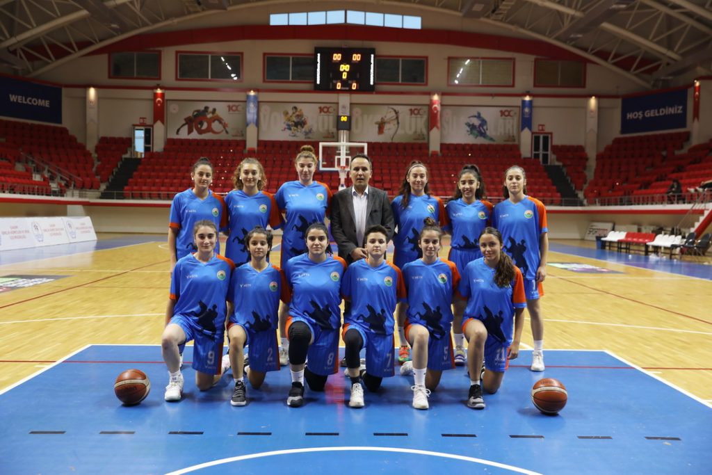 İlkadım U18 Bayan Basketbolcuları 3’lük basketlerle farkla skora gitti