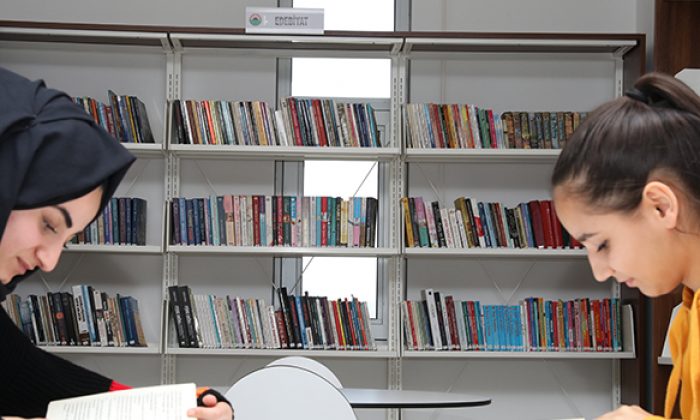 Demirtaş: Belediye kütüphanemiz gençlerimizin hizmetinde