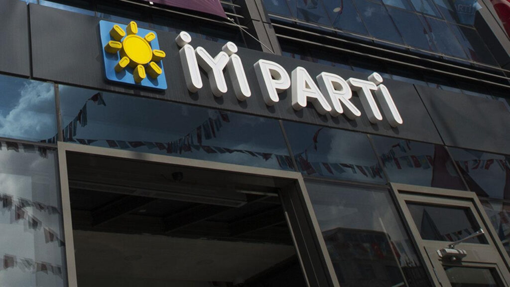 İYİ Parti milletvekili Ümit Özlale partisinden istifa etti