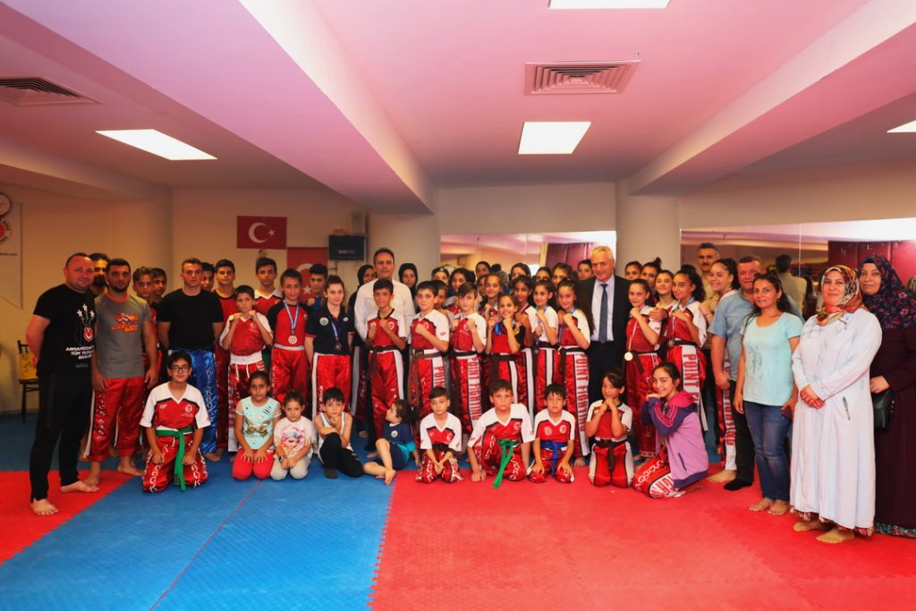 Kick Boks sporcularına süpriz moral ziyareti