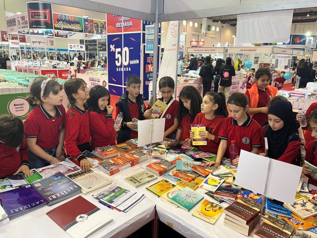 Samsun’daki Kitap Fuarı’na Öğrencilerden Yoğun İlgi