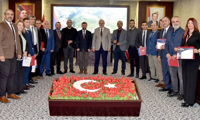 Rektör Ünal ISIF 2021’den Ödül Alan Akademisyenleri Kutladı
