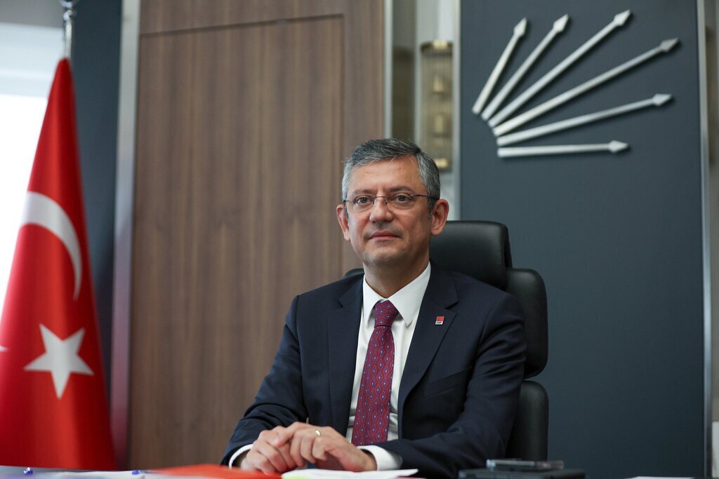 ozgur ozel samsuna geliyor