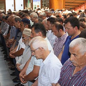 Samsun’da Anneleri Tarafından Öldürülen iki Kız Kardeş Toprağa Verildi