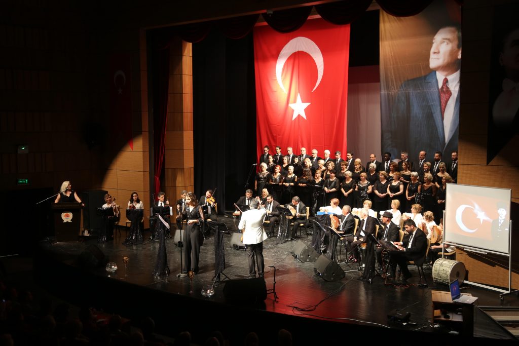 Atakum’da Atatürk sevdiği şarkılarla anıldı 