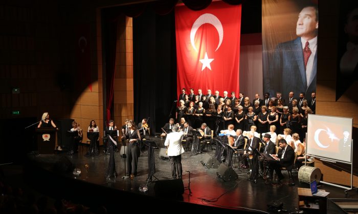 Atakum’da Atatürk sevdiği şarkılarla anıldı 