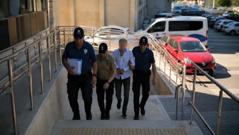 Alacak Kavgası Kanlı Bitti! Zabıta Memurunu Güvenlik Görevlisi Vurdu