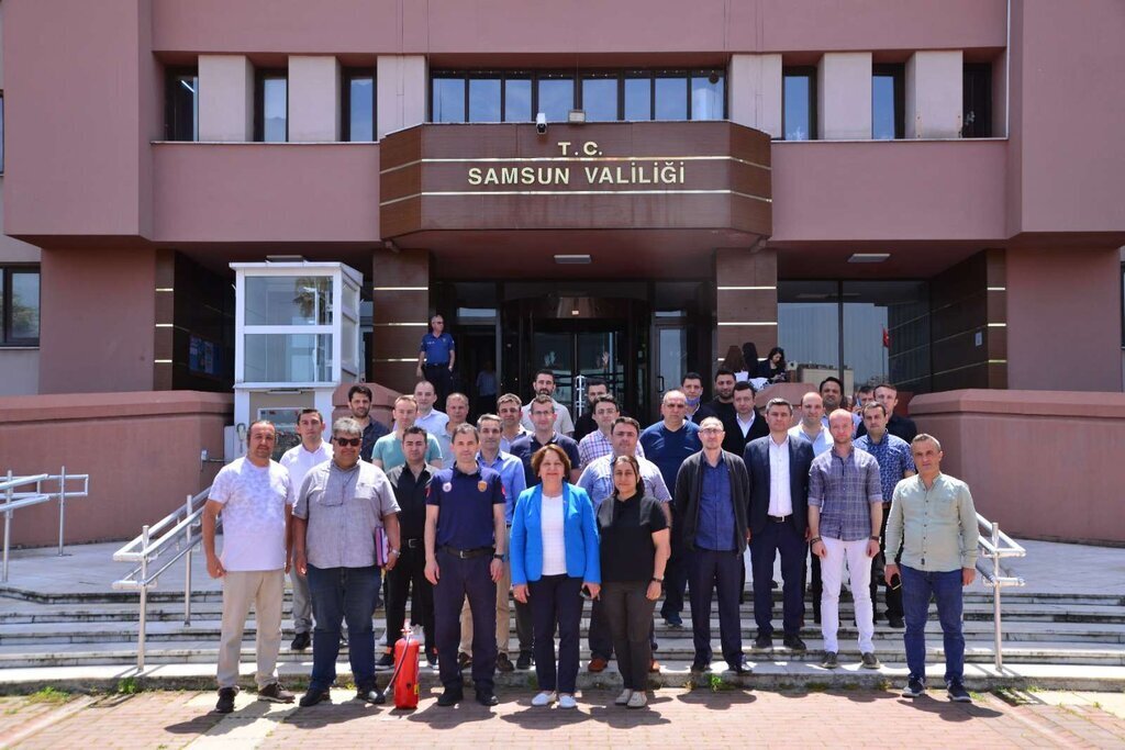 valilik calisanlarina egitim