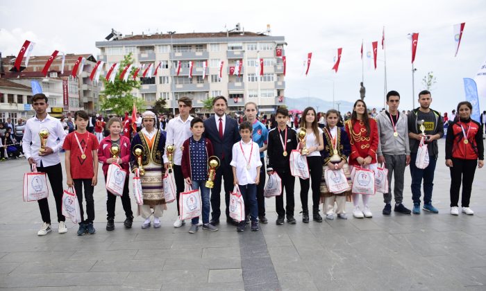 Yakakent’te19 Mayıs Atatürk’ü Anma, Gençlik ve Spor Bayramı coşkuyla kutlandı