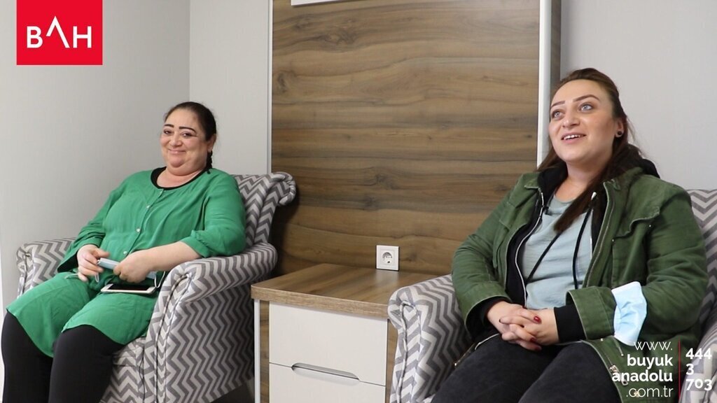 yurtdilindan gelen anne ve kiz