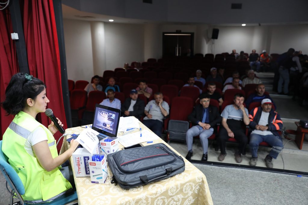 İlkadım Belediye personeline hizmet içi eğitim semineri verildi