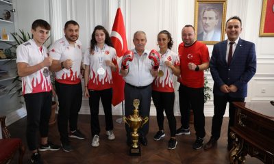 Şampiyonlar madalya sevincini Başkan Demirtaş’la paylaştı