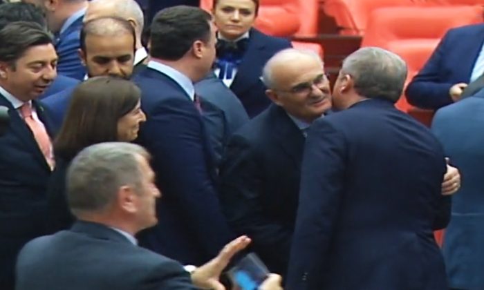 Milletvekili Yılmaz, Meclis Başkanı Şenop’u kutladı
